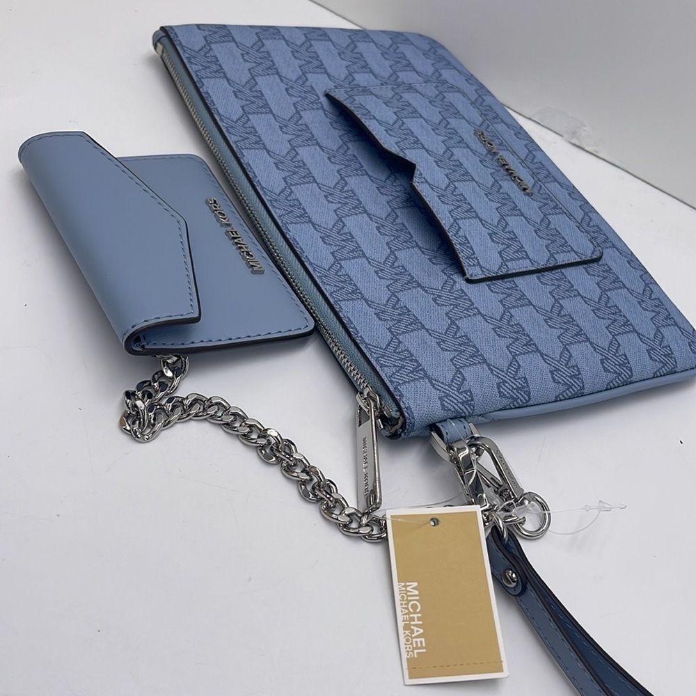 Michae Kors Jet Set Item Large Logo 2-in-1 Central Zip Wristlet
Pale Blue 
NWT - Picture 5 of 16